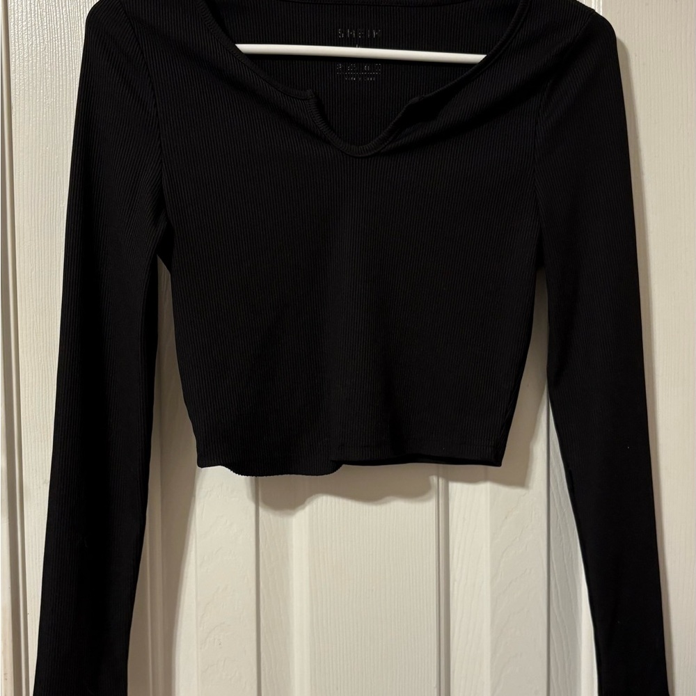 SHEIN Elegant Black V-Neck Crop Top